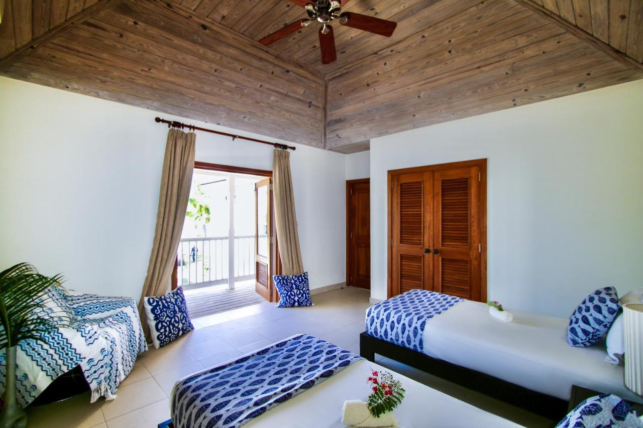 The Hideaway At Hughes Point Ξενοδοχείο Freetown Village Εξωτερικό φωτογραφία