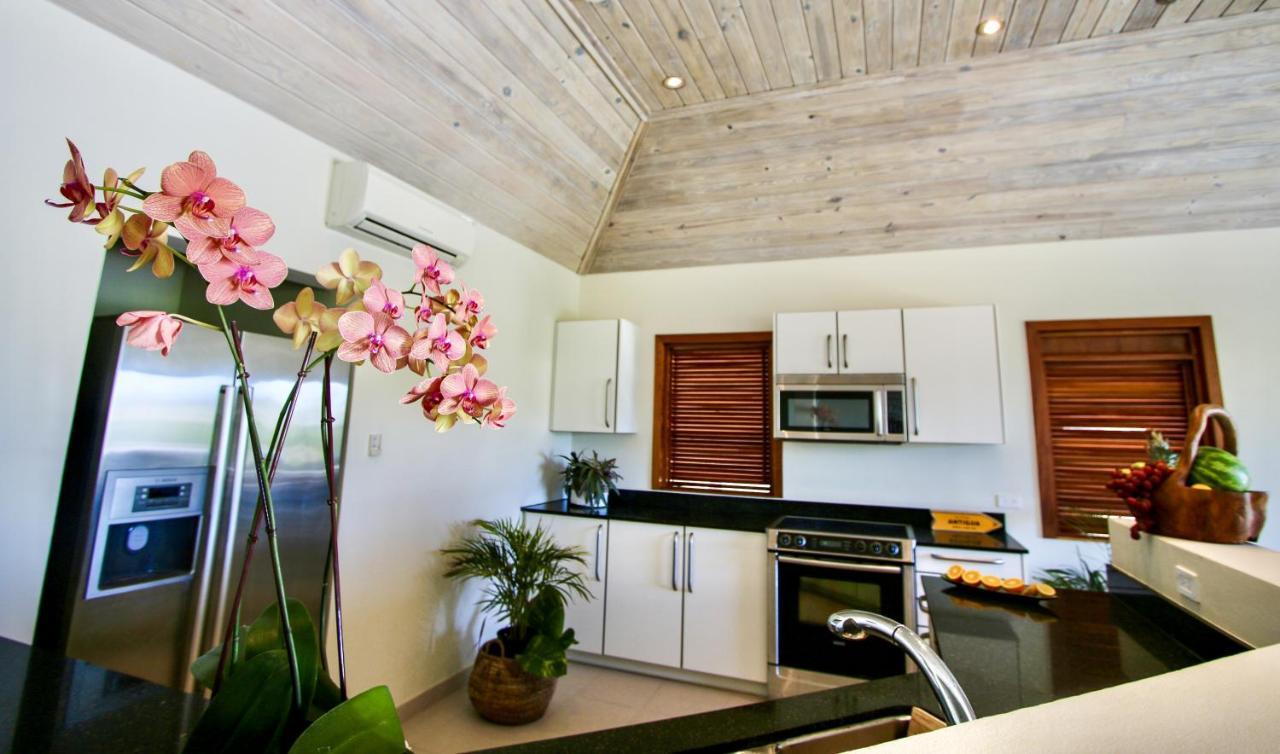 The Hideaway At Hughes Point Ξενοδοχείο Freetown Village Εξωτερικό φωτογραφία