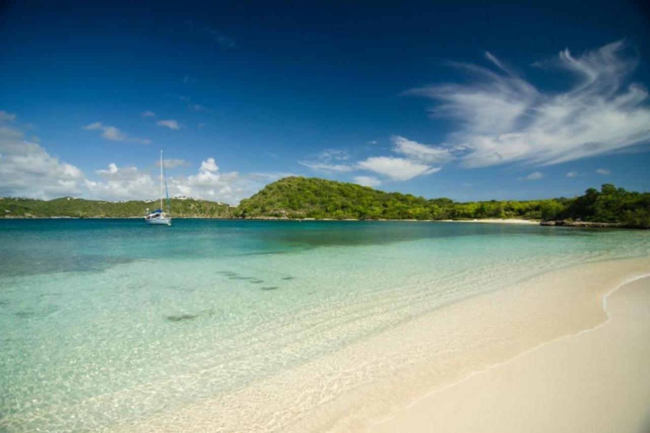 The Hideaway At Hughes Point Ξενοδοχείο Freetown Village Εξωτερικό φωτογραφία