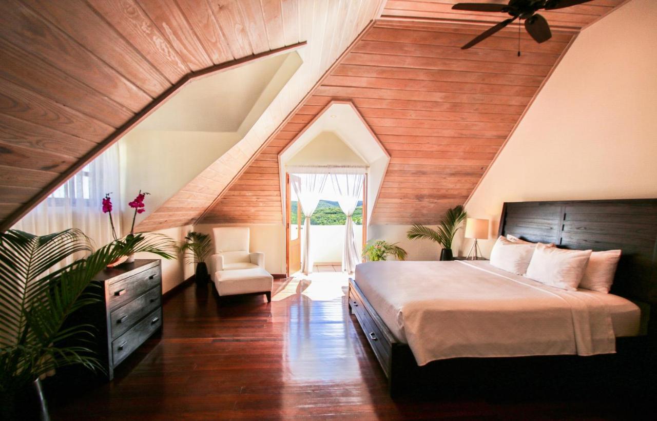The Hideaway At Hughes Point Ξενοδοχείο Freetown Village Εξωτερικό φωτογραφία