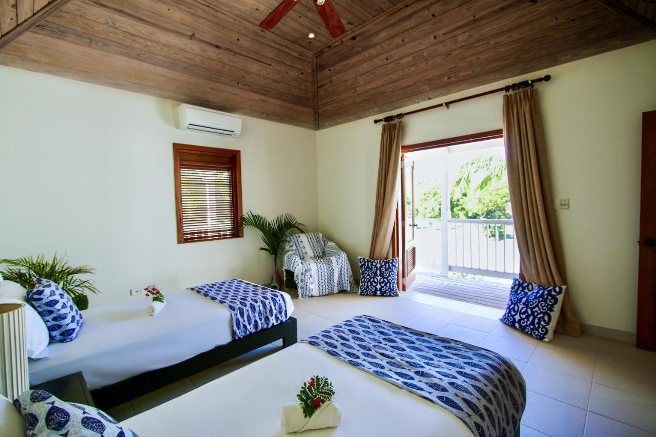 The Hideaway At Hughes Point Ξενοδοχείο Freetown Village Εξωτερικό φωτογραφία