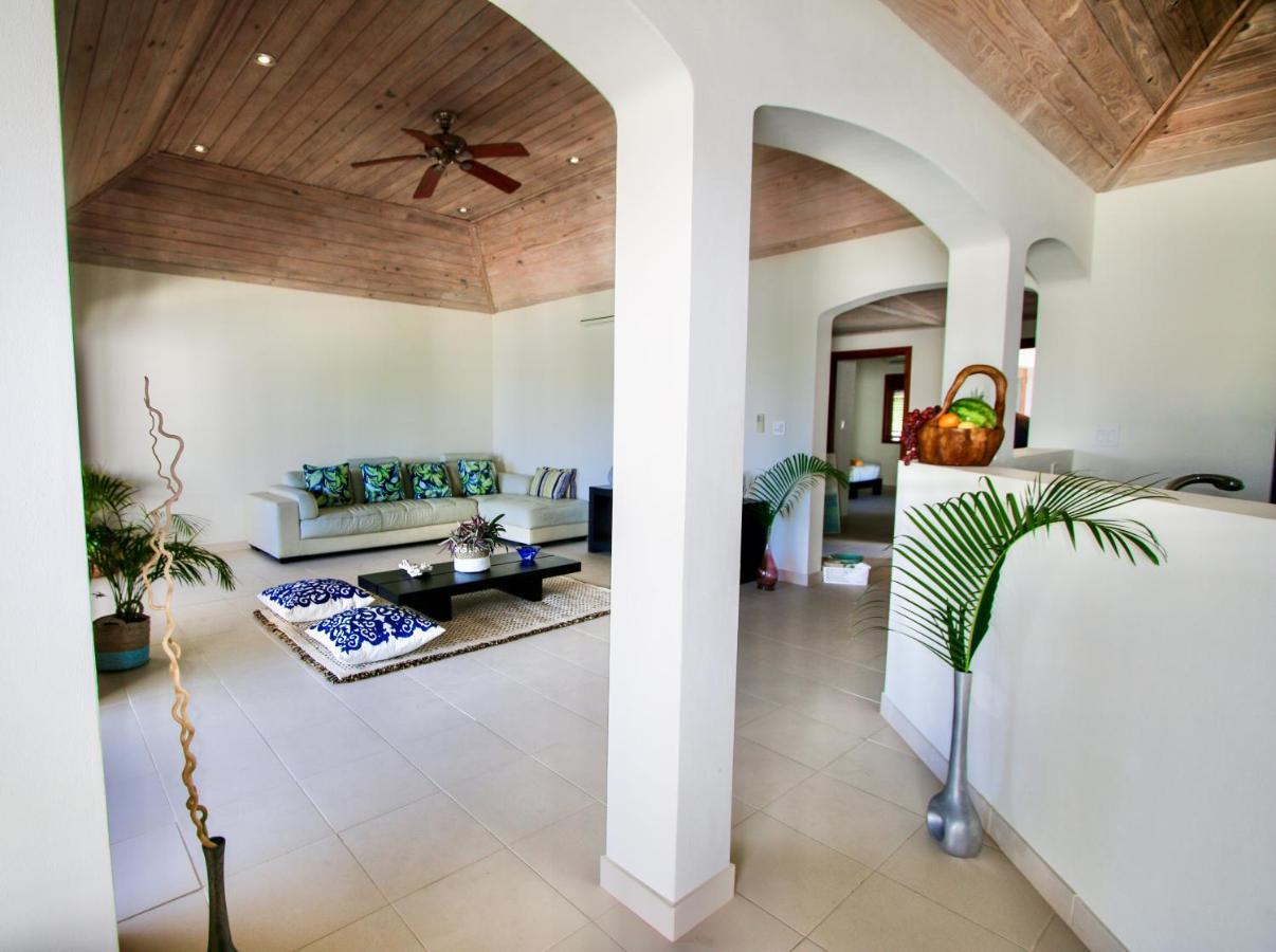 The Hideaway At Hughes Point Ξενοδοχείο Freetown Village Εξωτερικό φωτογραφία